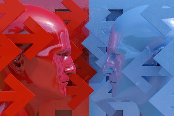  Zwei Köpfe in Rot und Blau mit entgegengesetzten Pfeilen – symbolisiert Konflikt und Konfrontation. 