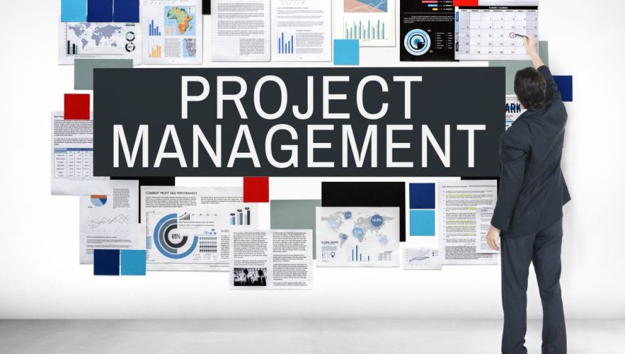 Symbolbild für adaptives Projektmanagement mit Fokus auf Methodenentwicklung und strategischer Planung.