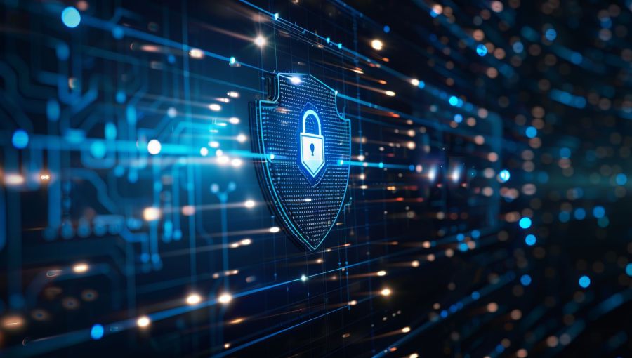 Cybersecurity im Unternehmen: Digitales Schutzschild mit Schloss-Symbol als Symbol für Datenschutz, IT-Sicherheit und Datensicherheit. 