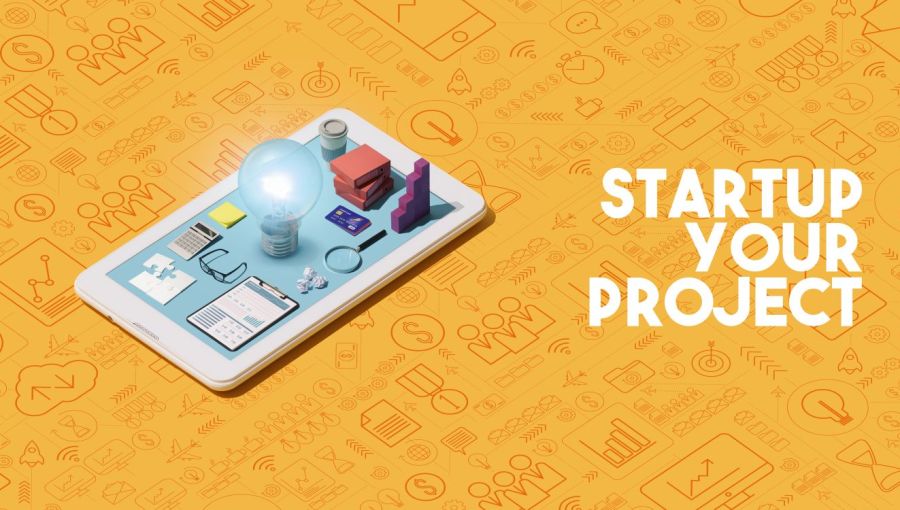 Visualisierung von Projektmanagement-Tools im Start-up-Kontext: Smartphone, Glühbirne und Symbole für digitale Planung. 