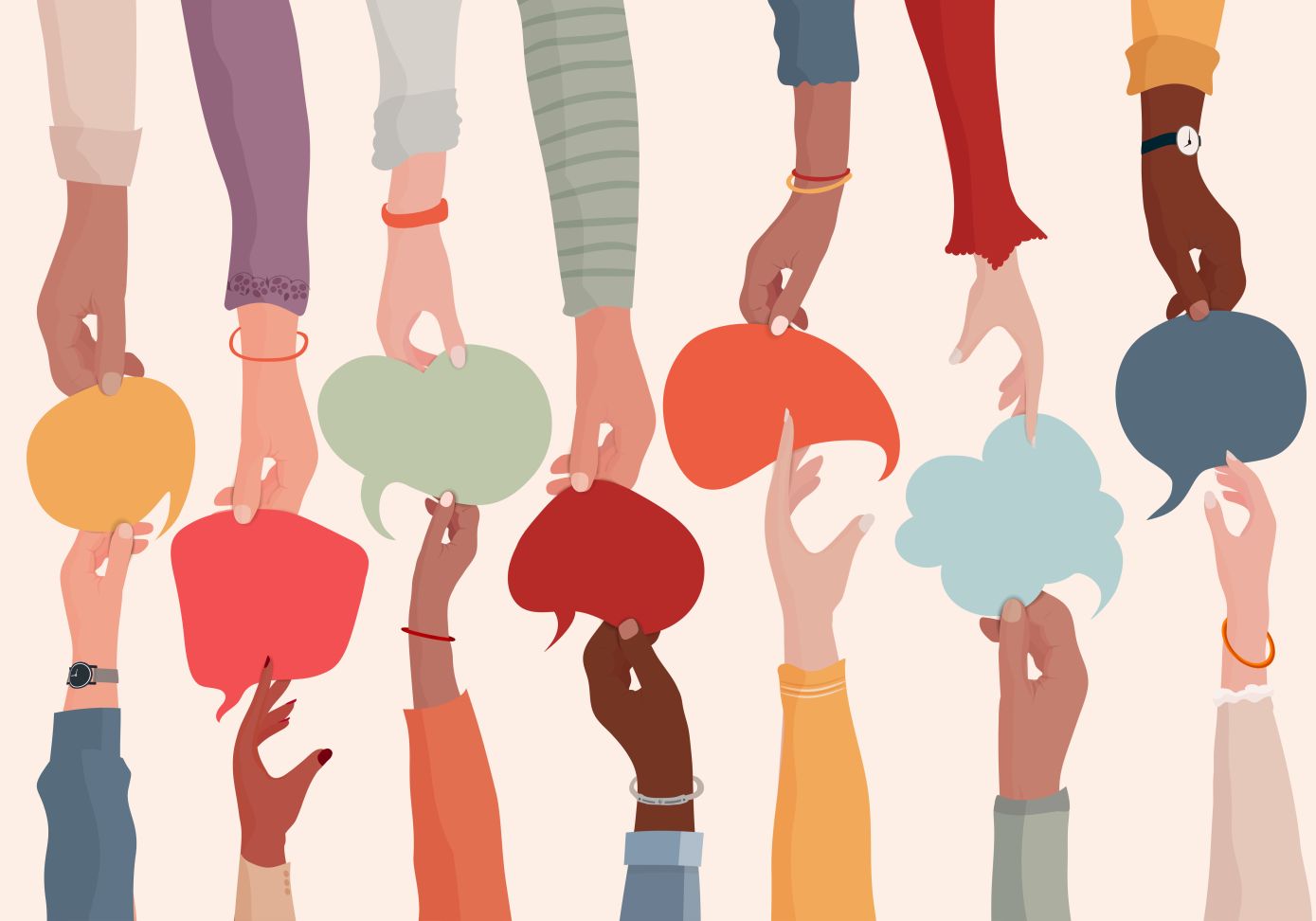Vielfältige Hände halten bunte Sprechblasen: Symbol für Austausch und Vielfalt